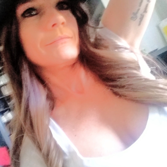 Meet your Posher, Lisa - Picture 1 of 1